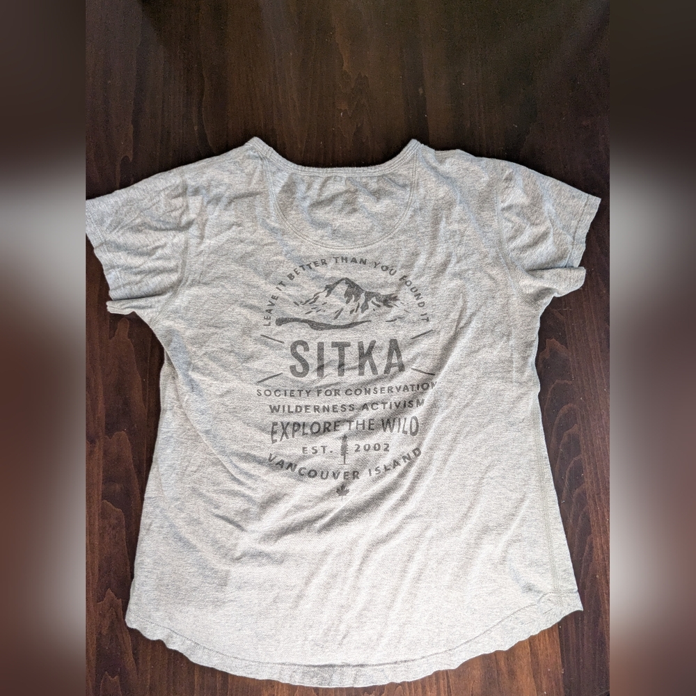 SITKA “Canadian Brand” GRAPHIC TSHIRT, WOMENS MEDIUM